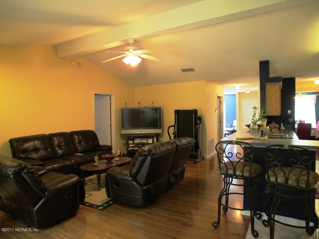 11337 Hartland Road Jacksonville, FL 32218 - Photo 8 of 25 Family Room to Kitchen