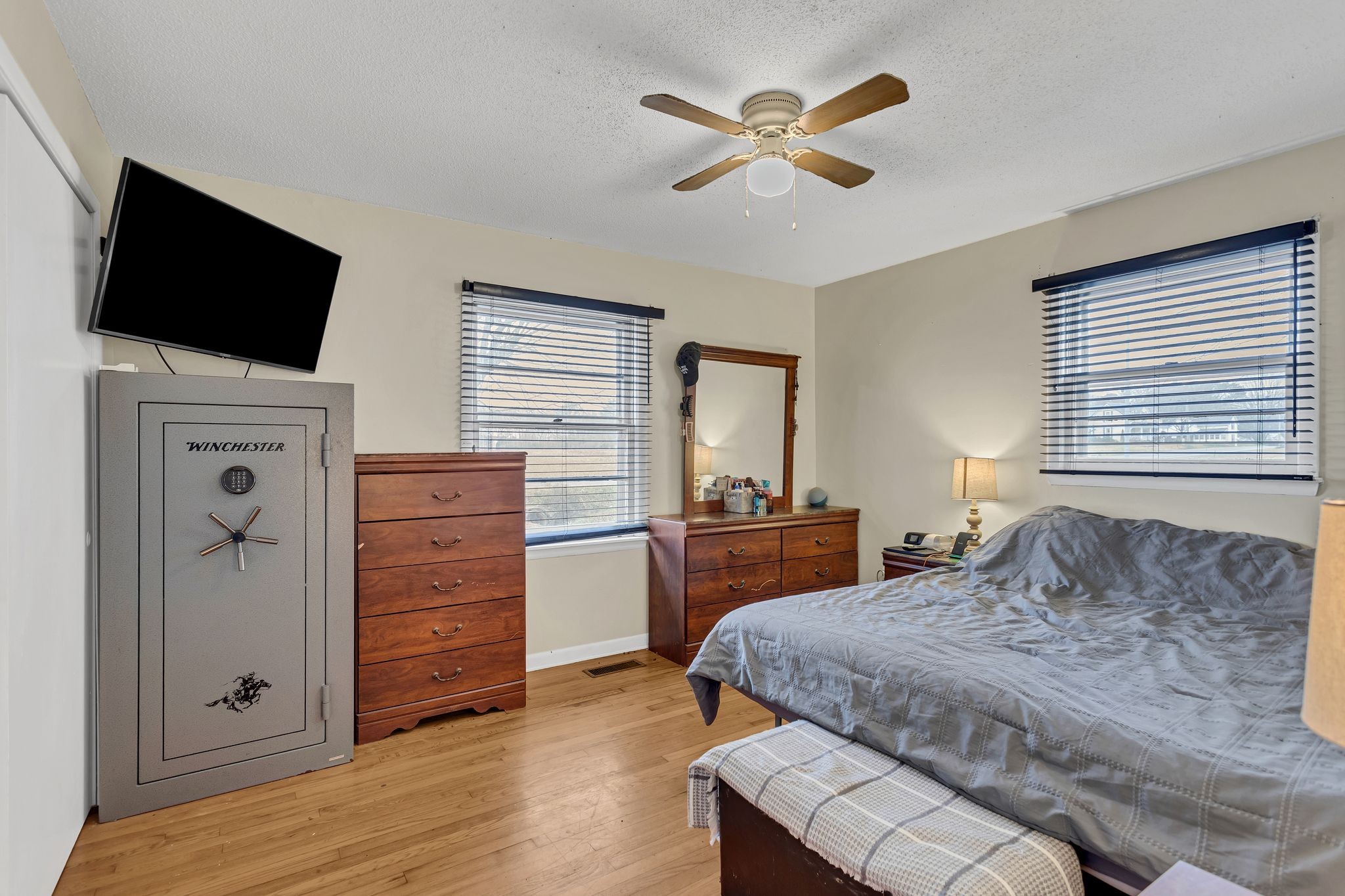 60 Main Street Ethridge, TN 38456 - Photo 10 of 25 a bedroom with a bed and a television