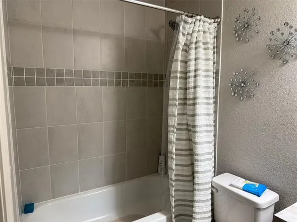 $2,100 | 1046 Tropea Lane, Auburndale, FL 33823