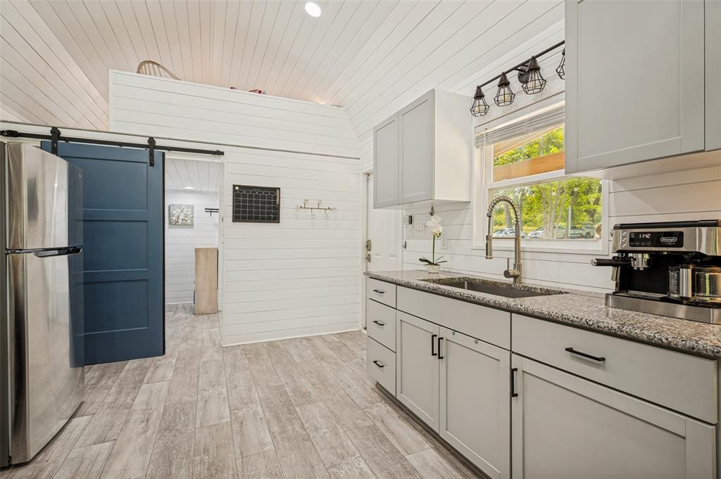 555 Yowell Hill Road Tom Bean, TX 75491 - Photo 18 of 33