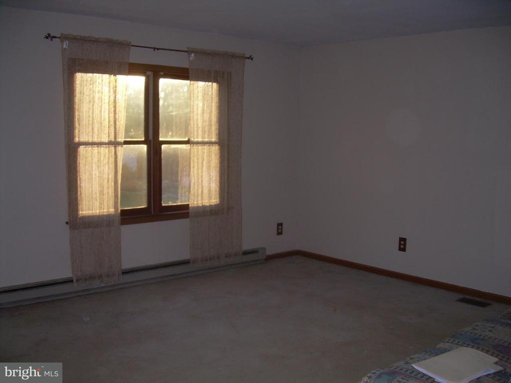 12 Freys Road Elizabethtown, PA 17022 - Photo 5 of 8 Gallery Image 5
