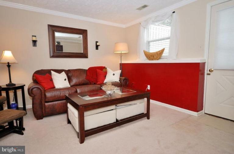 1679 Fieldthorn Drive Reston, VA 20194 - Photo 4 of 11 Family Room