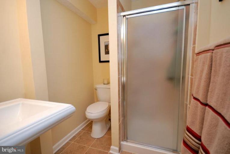 1679 Fieldthorn Drive Reston, VA 20194 - Photo 9 of 11 Bath #1