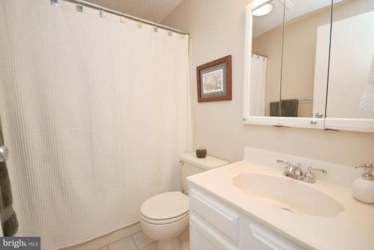 1679 Fieldthorn Drive Reston, VA 20194 - Photo 10 of 11 Bath #2