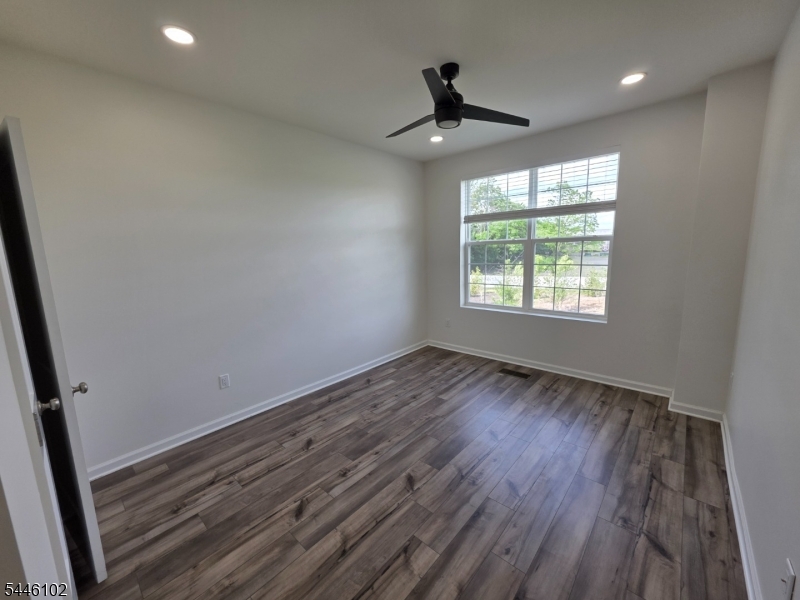 82 Depot Way Dunellen, NJ 08812 - Photo 4 of 16