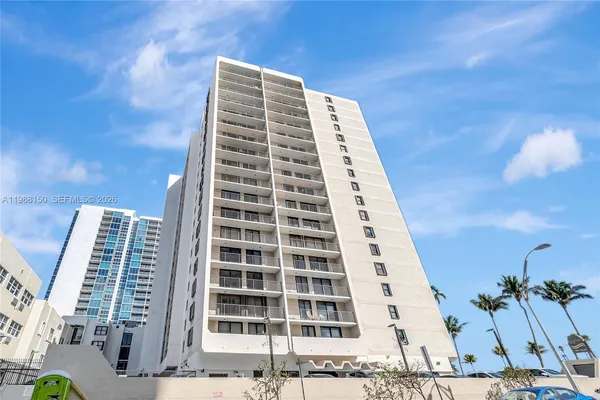 $3,000 | 2625 Collins Avenue, Unit 418, Miami Beach, FL 33140