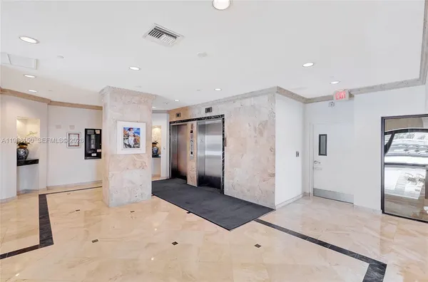 $3,000 | 2625 Collins Avenue, Unit 418, Miami Beach, FL 33140