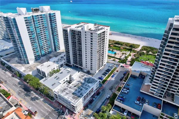 $3,000 | 2625 Collins Avenue, Unit 418, Miami Beach, FL 33140