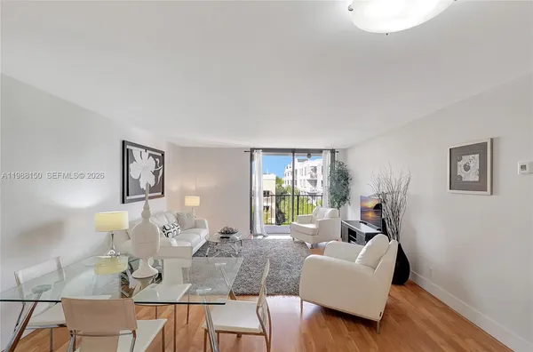 $3,000 | 2625 Collins Avenue, Unit 418, Miami Beach, FL 33140
