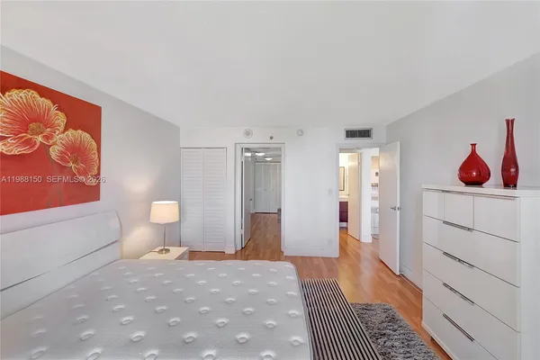 $3,000 | 2625 Collins Avenue, Unit 418, Miami Beach, FL 33140