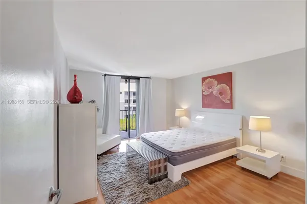 $3,000 | 2625 Collins Avenue, Unit 418, Miami Beach, FL 33140