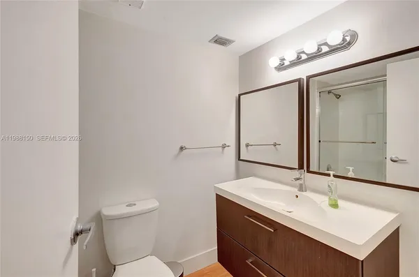$3,000 | 2625 Collins Avenue, Unit 418, Miami Beach, FL 33140