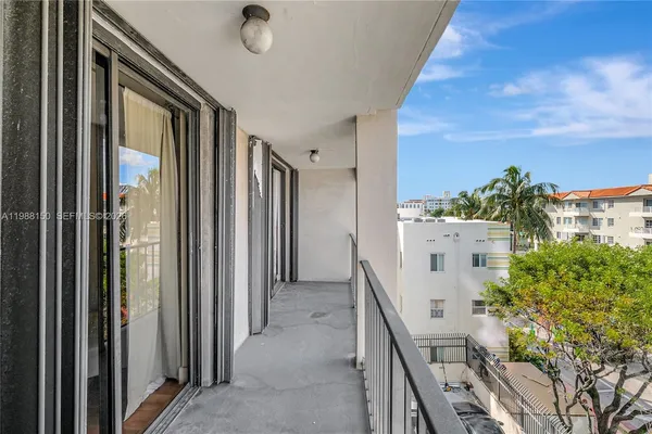 $3,000 | 2625 Collins Avenue, Unit 418, Miami Beach, FL 33140