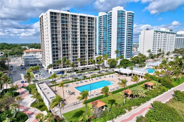 $3,000 | 2625 Collins Avenue, Unit 418, Miami Beach, FL 33140