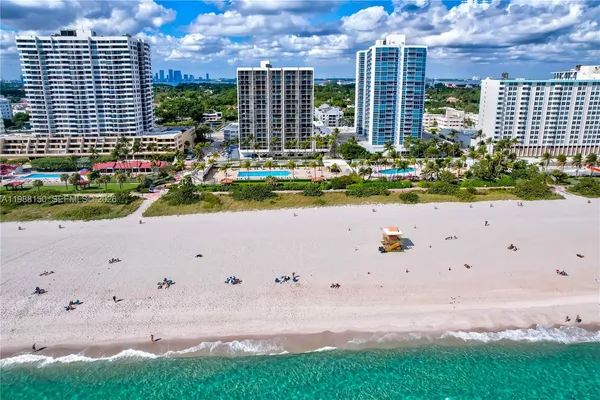$3,000 | 2625 Collins Avenue, Unit 418, Miami Beach, FL 33140