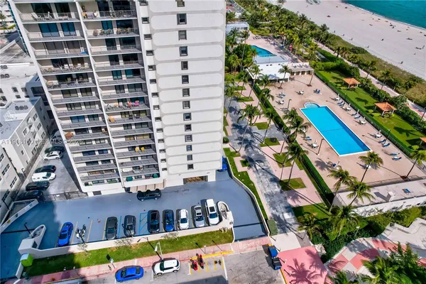 $3,000 | 2625 Collins Avenue, Unit 418, Miami Beach, FL 33140