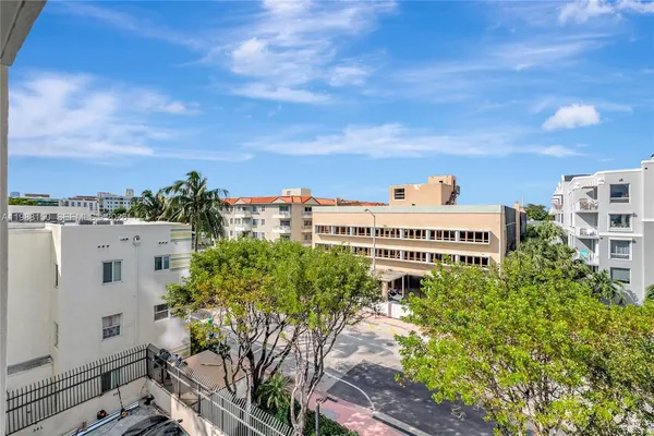 $3,000 | 2625 Collins Avenue, Unit 418, Miami Beach, FL 33140