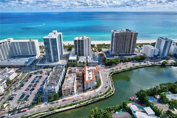 $3,000 | 2625 Collins Avenue, Unit 418, Miami Beach, FL 33140