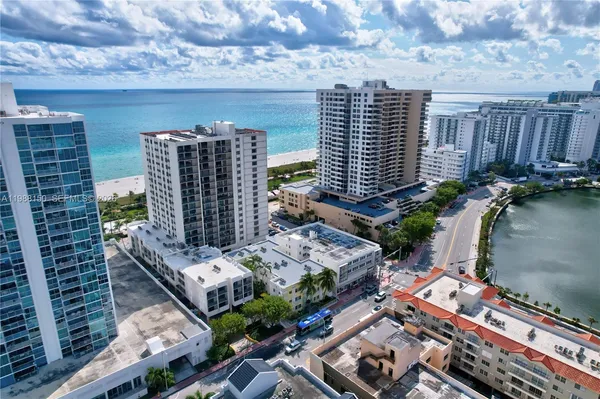 $3,000 | 2625 Collins Avenue, Unit 418, Miami Beach, FL 33140