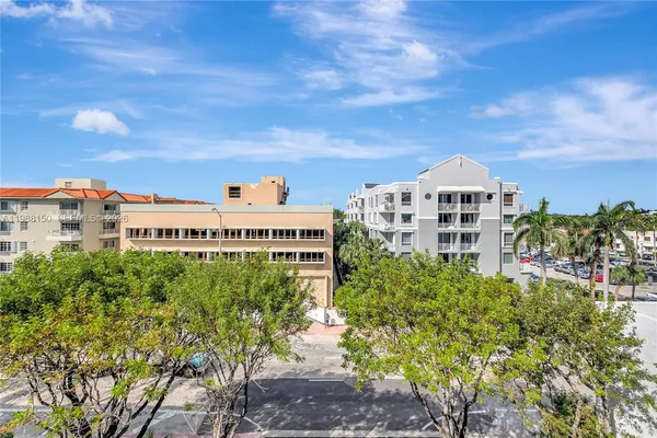 $3,000 | 2625 Collins Avenue, Unit 418, Miami Beach, FL 33140