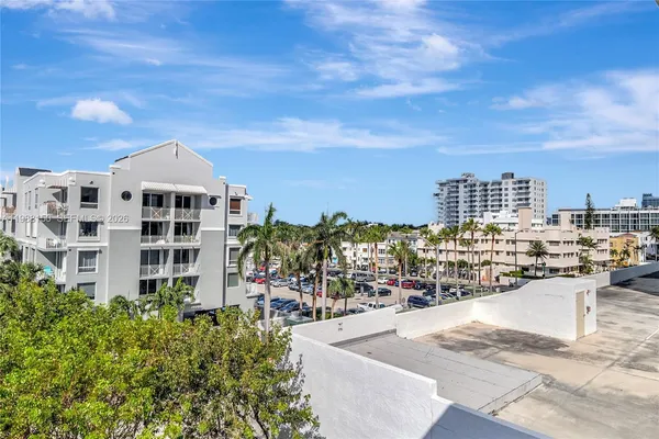 $3,000 | 2625 Collins Avenue, Unit 418, Miami Beach, FL 33140