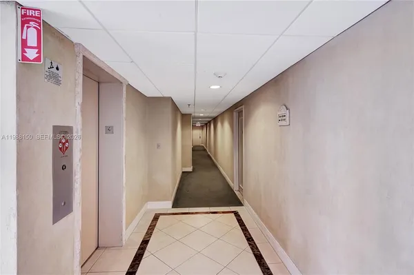 $3,000 | 2625 Collins Avenue, Unit 418, Miami Beach, FL 33140