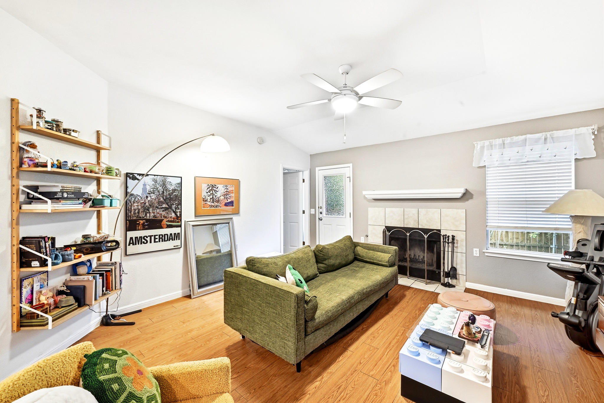 1103 Emmitt Run Austin, TX 78721 - Photo 5 of 25 This light and open living room is perfect for lounging or entertaining.