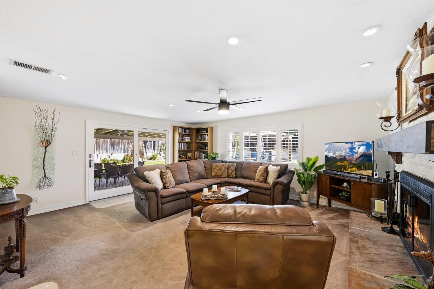 944 Hillhaven Road Escondido, CA 92027 - Photo 9 of 31 a living room with furniture and a window