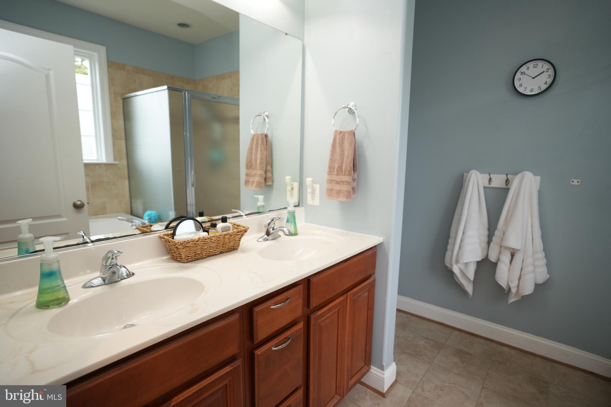 23531 Myrtle Point Road California, MD 20619 - Photo 22 of 50 Upper level bathroom