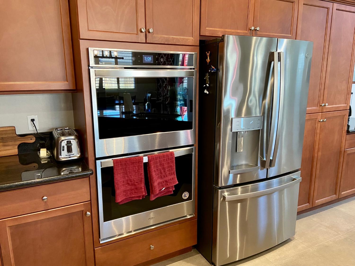3967 Lincoln Avenue Clovis, CA 93611 - Photo 14 of 70 a kitchen with stainless steel appliances granite countertop a refrigerator and a stove