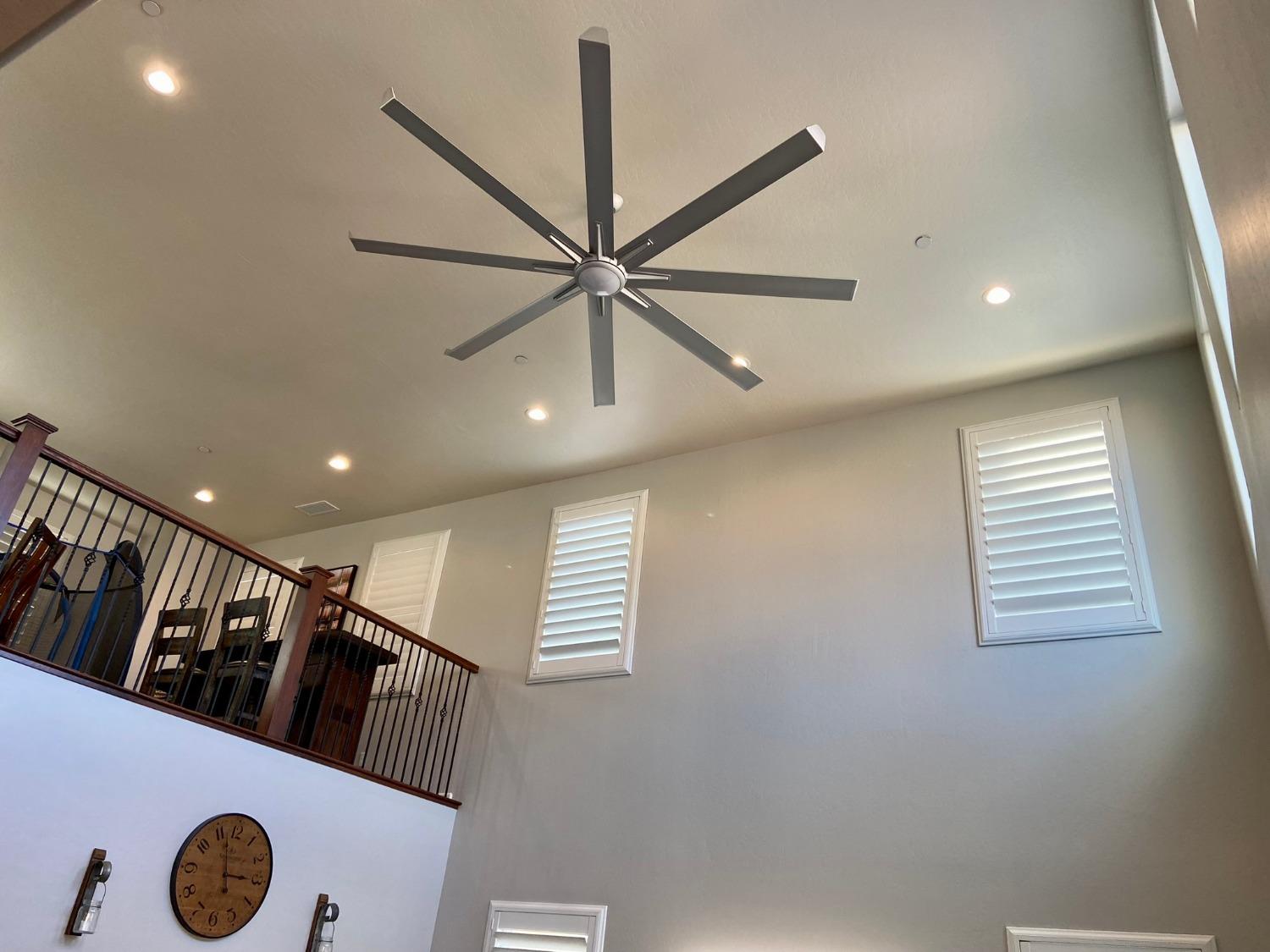 3967 Lincoln Avenue Clovis, CA 93611 - Photo 24 of 70 a view of a hallway with windows