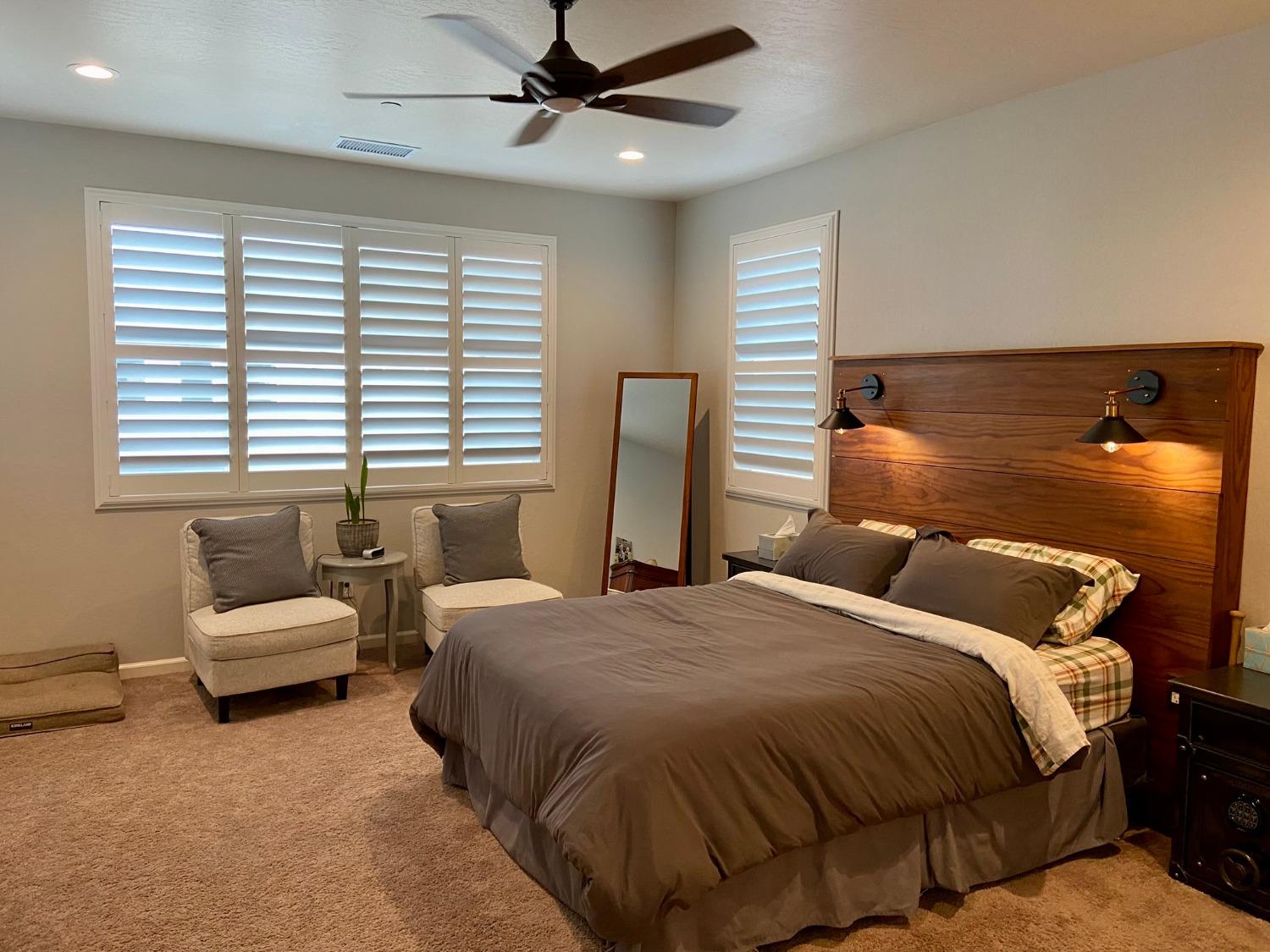 3967 Lincoln Avenue Clovis, CA 93611 - Photo 35 of 70 a bedroom with a bed and a window