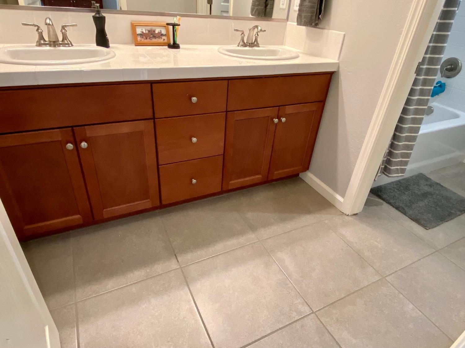 3967 Lincoln Avenue Clovis, CA 93611 - Photo 49 of 70 a bathroom with a sink and a mirror