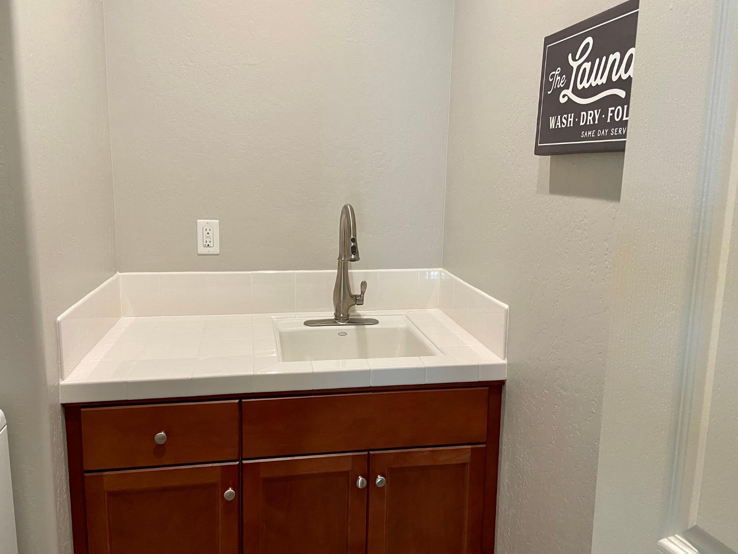 3967 Lincoln Avenue Clovis, CA 93611 - Photo 51 of 70 a bathroom with a sink and a mirror