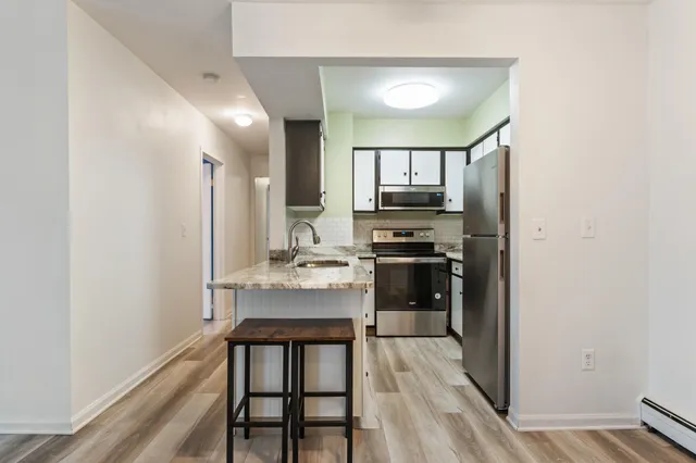 $70,000 | 806 West Michigan Avenue, Unit 304W, Jackson, MI 49202