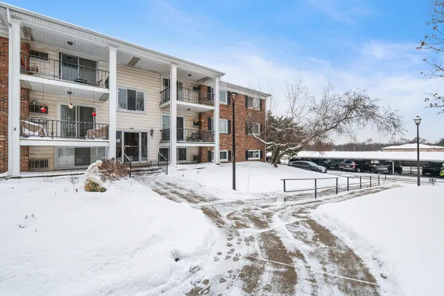 $70,000 | 806 West Michigan Avenue, Unit 304W, Jackson, MI 49202