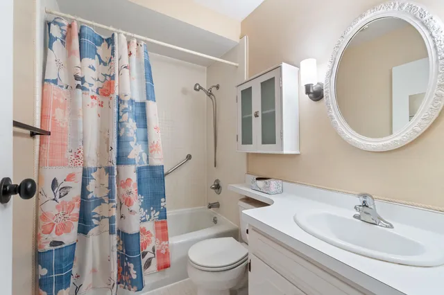 $70,000 | 806 West Michigan Avenue, Unit 304W, Jackson, MI 49202