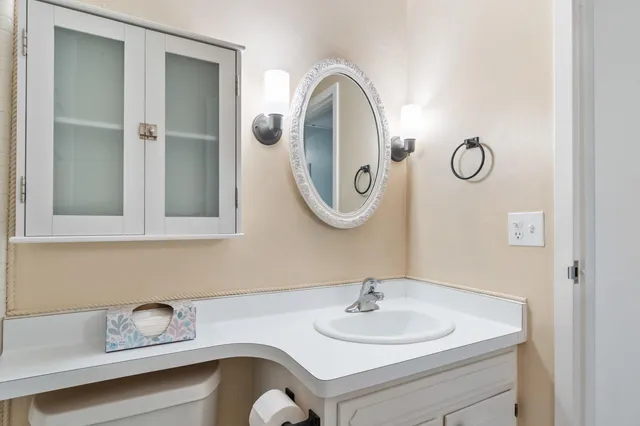 $70,000 | 806 West Michigan Avenue, Unit 304W, Jackson, MI 49202