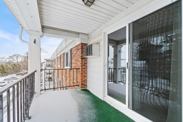 $70,000 | 806 West Michigan Avenue, Unit 304W, Jackson, MI 49202