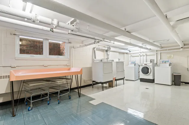 $70,000 | 806 West Michigan Avenue, Unit 304W, Jackson, MI 49202