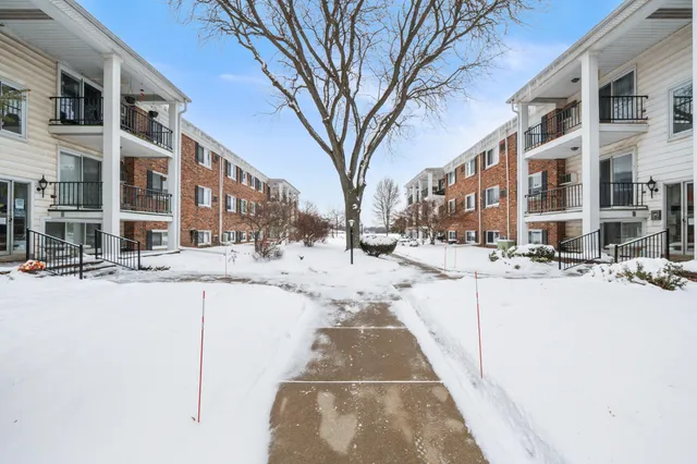 $70,000 | 806 West Michigan Avenue, Unit 304W, Jackson, MI 49202