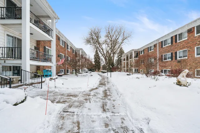 $70,000 | 806 West Michigan Avenue, Unit 304W, Jackson, MI 49202