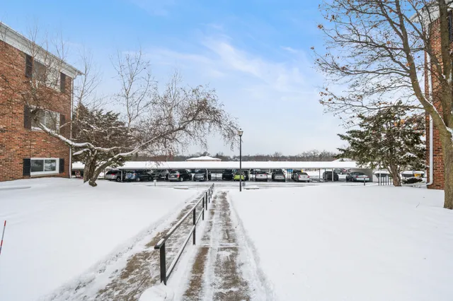 $70,000 | 806 West Michigan Avenue, Unit 304W, Jackson, MI 49202