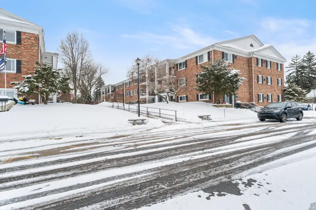 $70,000 | 806 West Michigan Avenue, Unit 304W, Jackson, MI 49202