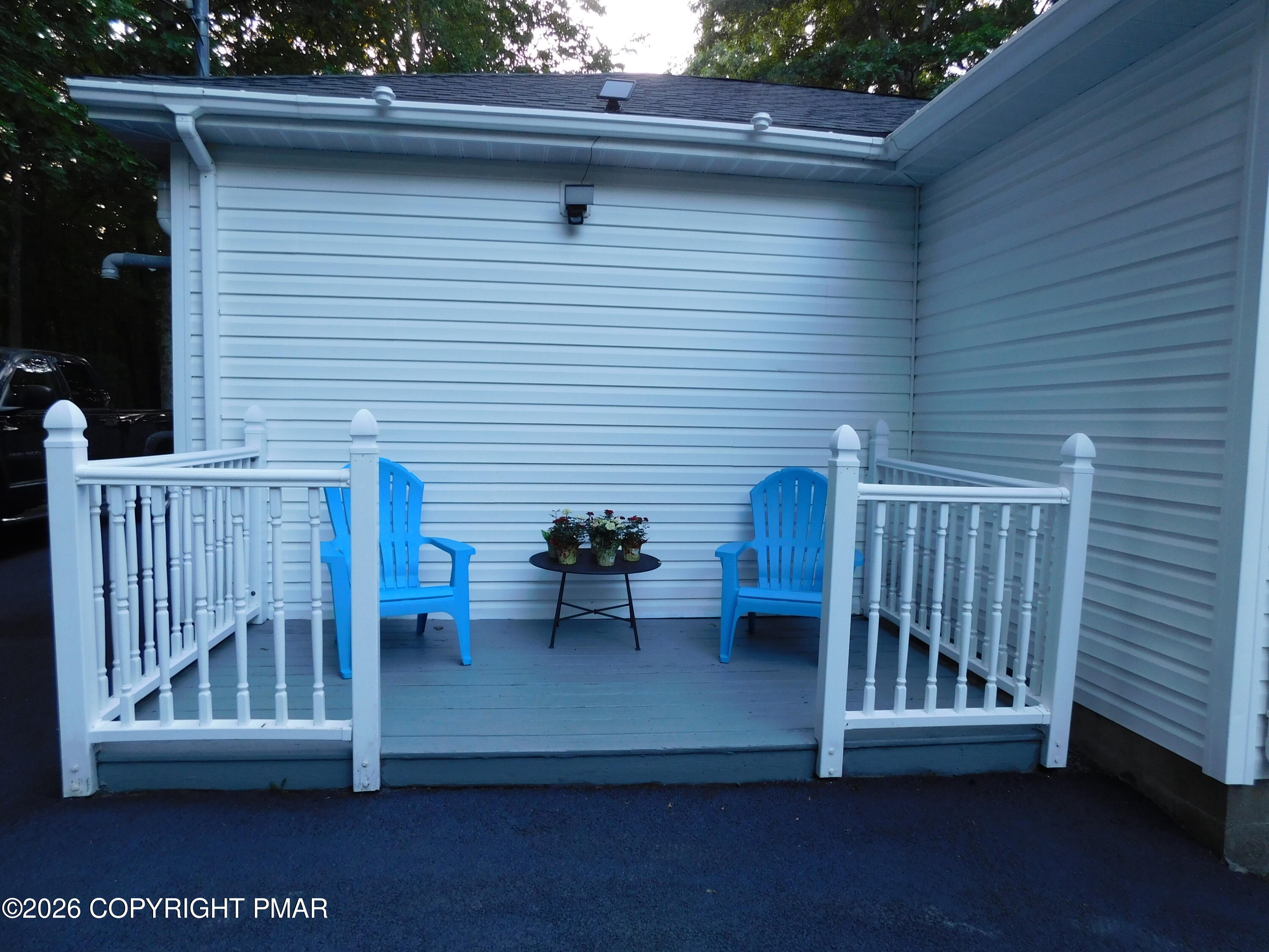 552 West Chipmunk Road Bushkill, PA 18324 - Photo 45 of 50 Front Deck