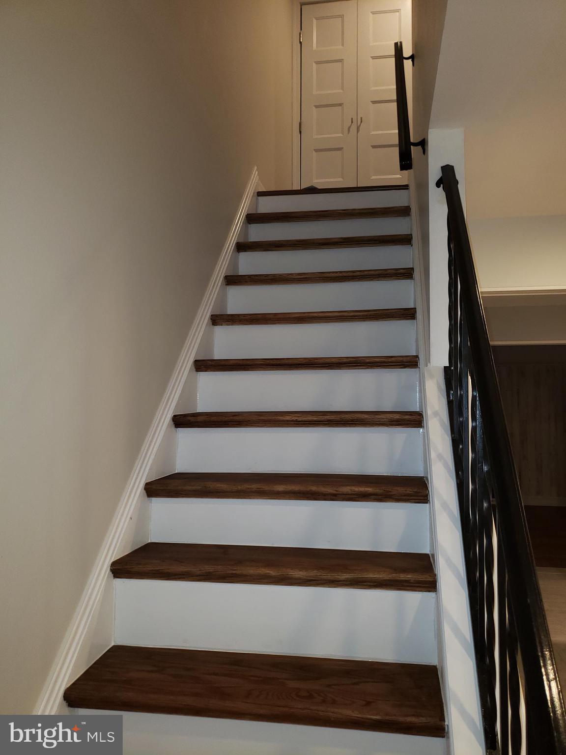 24 Stonegate Road Quakertown, PA 18951 - Photo 21 of 55 Stairs