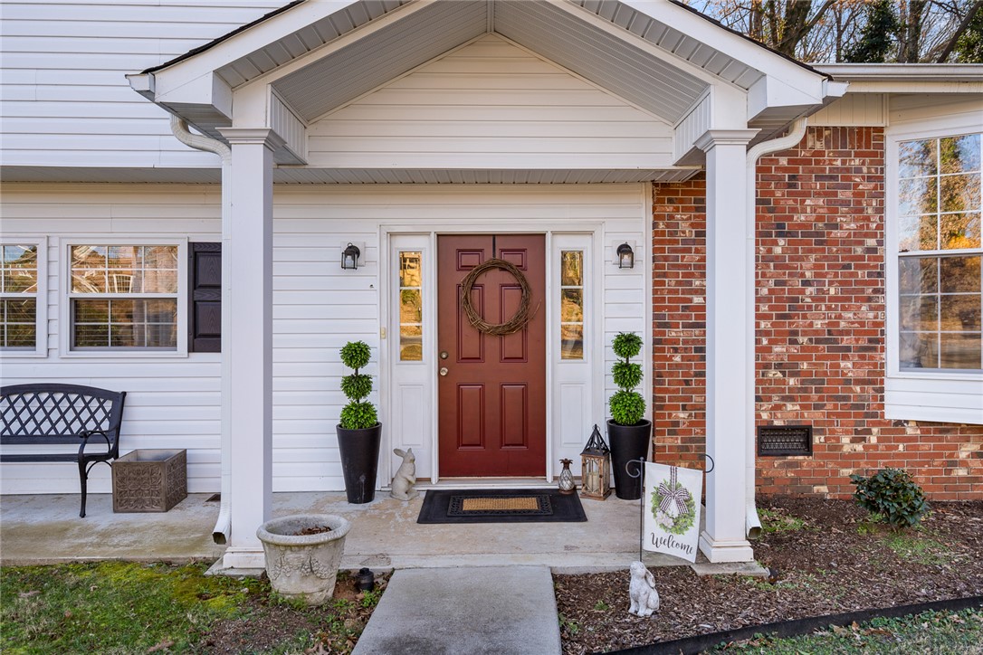 118 Tanglewood Drive Anderson, SC 29621 - Photo 2 of 22