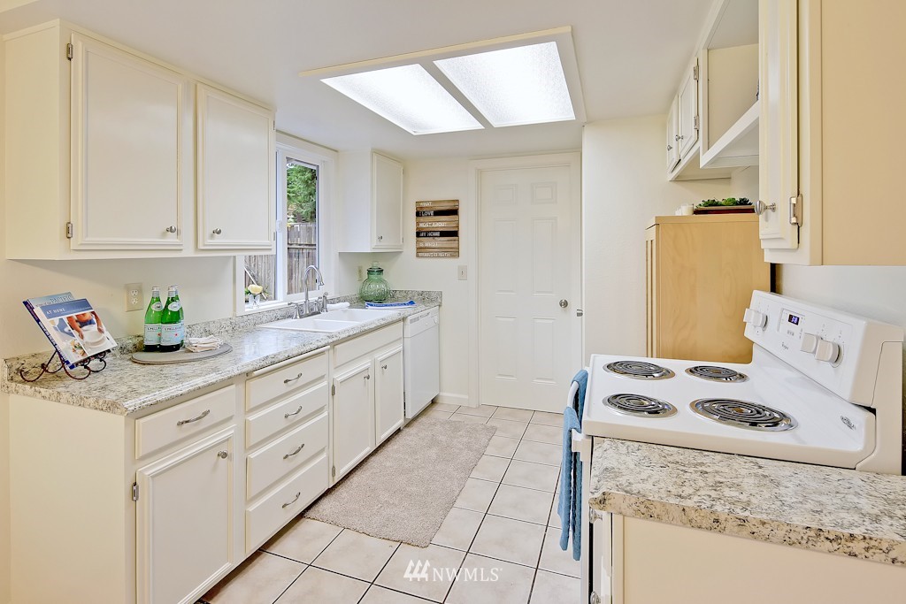 707 216th Street Southwest Bothell, WA 98021 - Photo 6 of 14
