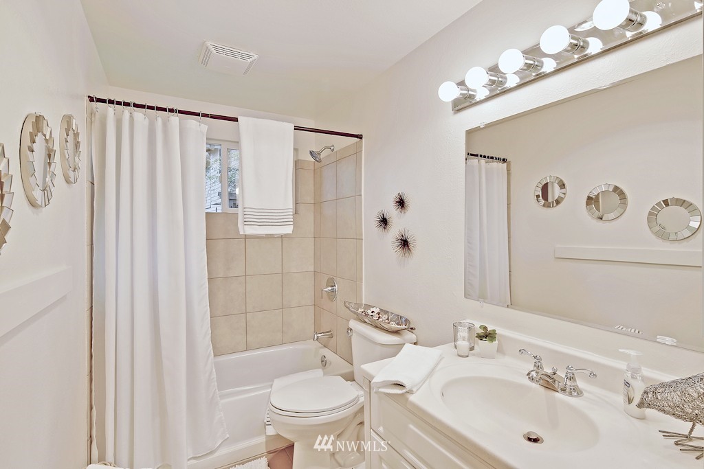 707 216th Street Southwest Bothell, WA 98021 - Photo 9 of 14