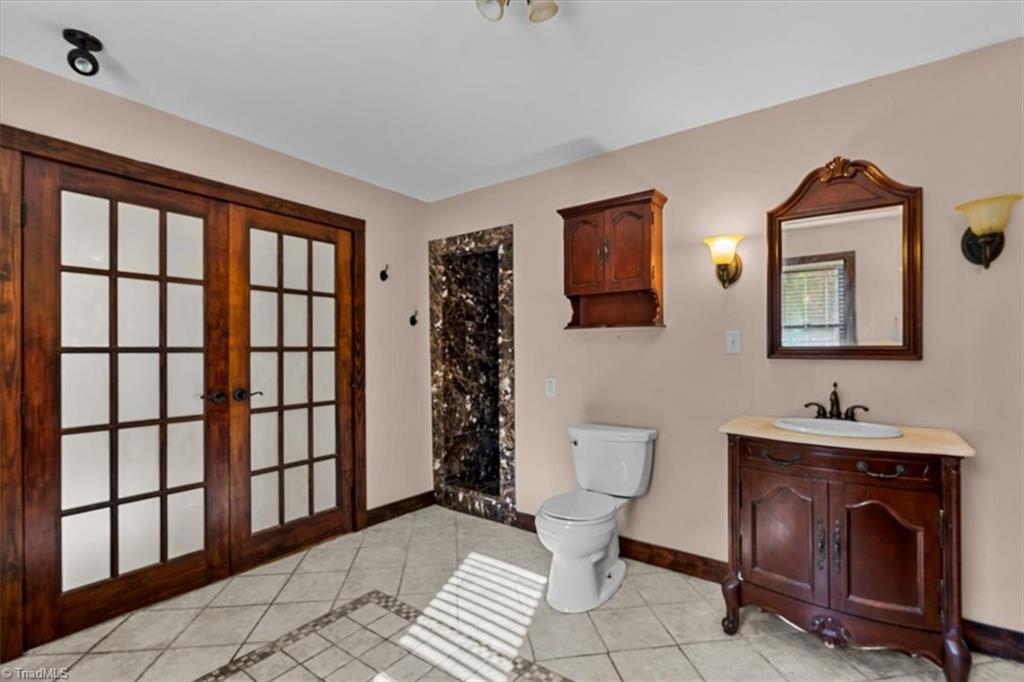 907 Irvin Farm Road Reidsville, NC 27320 - Photo 22 of 48 Primary bathroom with clawfoot tub